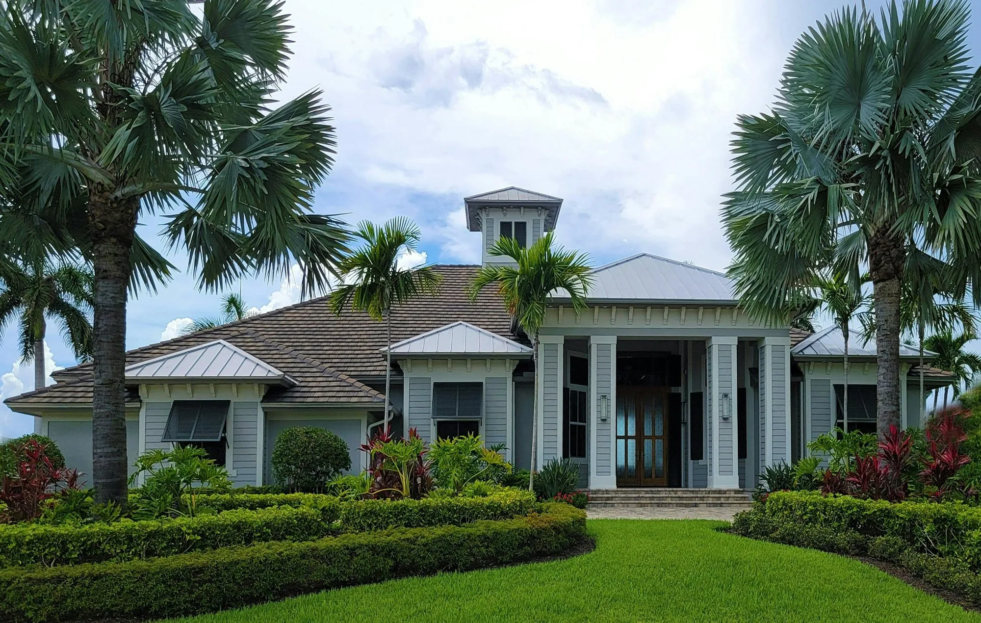 HOA landscape maintenance look and feel in Naples and Fort Myers
